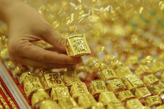 Gold ring prices surge to reach new record high