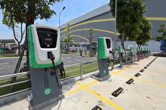 EverSolar and V-GREEN cooperate in deploying charging station franchise model