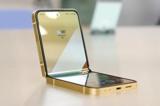 Samsung có thể ra mắt Galaxy Z Flip "giá mềm" trong năm tới