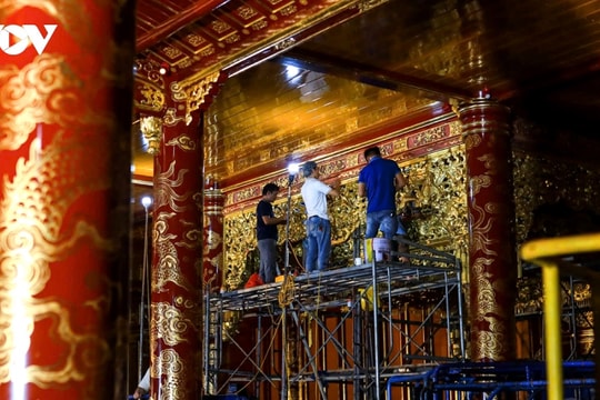 Restoration of the Thai Hoa Palace in close-up