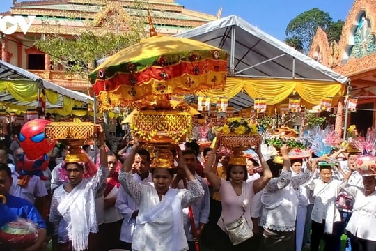 Discovering the Kathina ceremony of the Khmer ethnic people