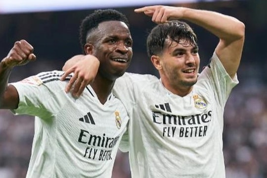 Vinicius lập hat-trick, Real Madrid tạm thoát khỏi khủng hoảng