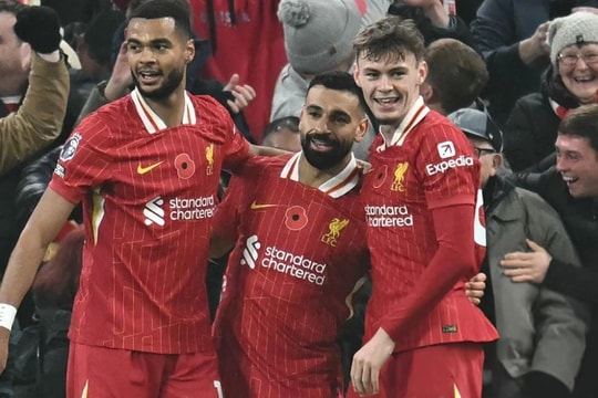 Salah tỏa sáng, Liverpool tạo khoảng cách 5 điểm với Man City