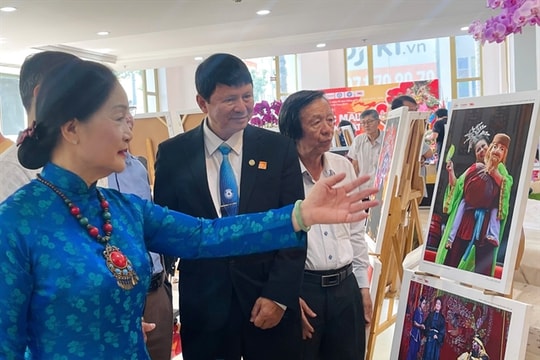 Photo exhibition on 'tuồng' opens