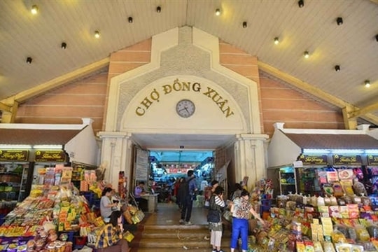 Local vibes at Hà Nội market