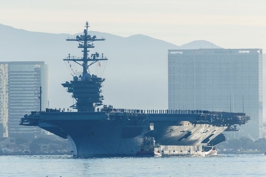 Lầu Năm Góc bác tin tàu sân bay USS Abraham Lincoln trúng tên lửa của Houthis