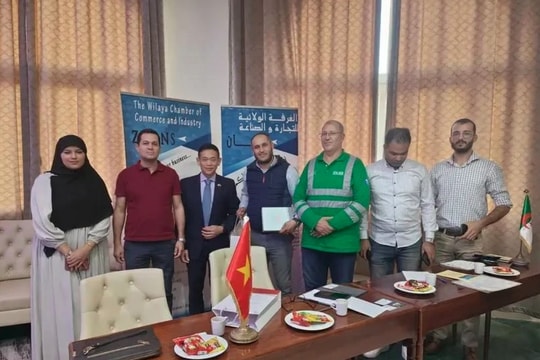 Algeria seeks cooperation opportunities with Vietnam in hi-tech agriculture