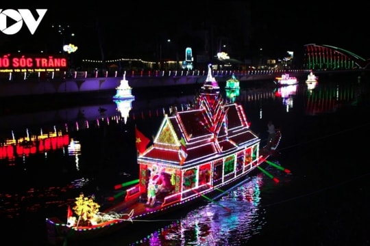 Loi Protip water lanterns and Ca Hau boat sparkle Mekong Delta river