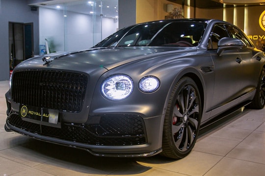 Tậu xe siêu sang Bentley gần 15 tỷ, đại gia Hà Nội tốn thêm 9 tỷ mua 'option'