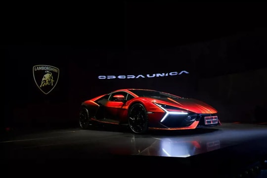 Siêu phẩm Lamborghini Revuelto Opera Unica màu đỏ độc nhất thế giới