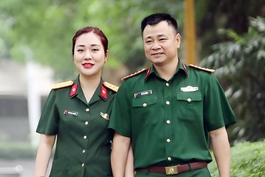 Thiếu tá Minh Nguyệt - vợ NSND Tự Long bất ngờ, xúc động với lá thư của học trò