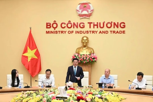 Vietnamese trade counselors in Americas contribute to trade growth: Minister