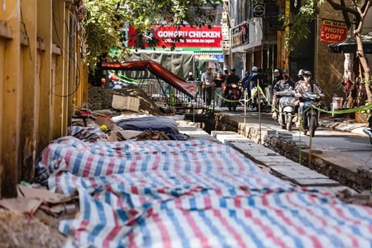 Over 100 skeletons discovered during drainage construction in Hà Nội