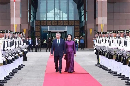 Top Vietnamese leader concludes official visit to Malaysia