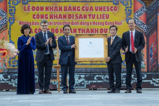 Nguyễn Dynasty bronze cast urns receive world heritage recognition