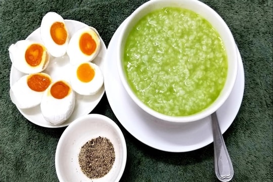 Sài Gòn’s rice porridge with pandan leaves lures not only foodies but also visitors to the city