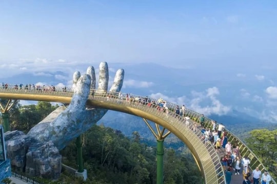 Vietnam’s stunning Golden Bridge, Ba Den Mount on British publication