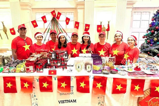 Vietnam attends International Christmas Charity Bazaar in Sri Lanka