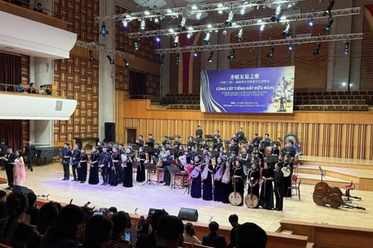 Traditional music bridges Vietnamese, Chinese youth