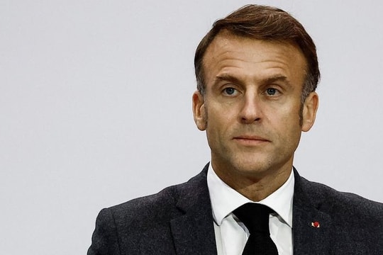 Tổng thống Pháp Emmanuel Macron đối mặt với áp lực từ chức