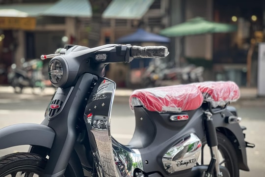 Honda Super Cub phiên bản Disney giá hơn 200 triệu đồng tại Việt Nam