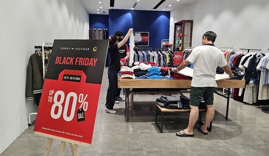 Hình ảnh bất ngờ trong ngày Black Friday tại TP HCM