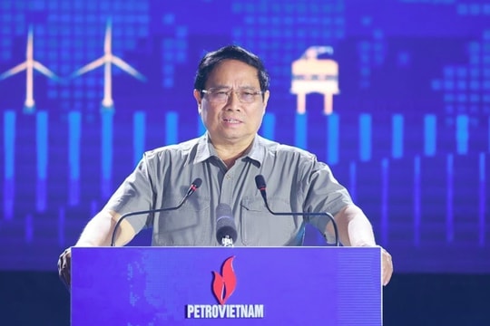 PM urges rapid technology mastery in renewable energy development