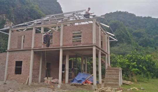 A new home, a fresh start for the poor in Hòa Bình