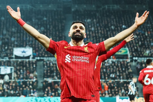 Salah lập cú đúp, Liverpool đánh rơi chiến thắng phút chót