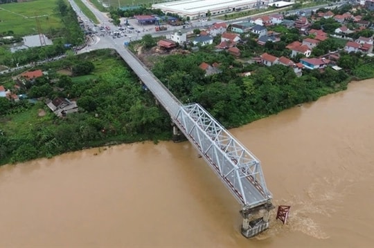 Approval for VNĐ635 billion investment in new Phong Châu Bridge