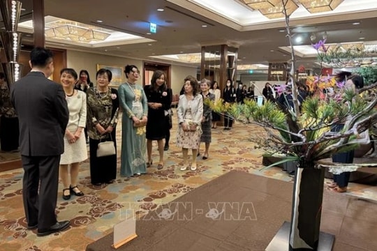 Vietnam attends Ikebana International Fair in Japan