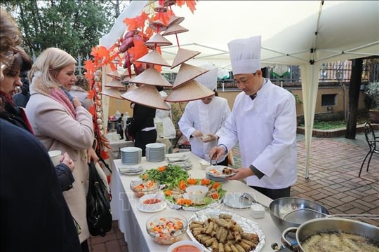 Vietnamese cuisine and tourism introduced in Italy