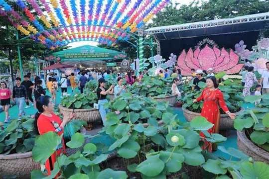 Tây Hồ District full of tourism potential, but faces challenges

