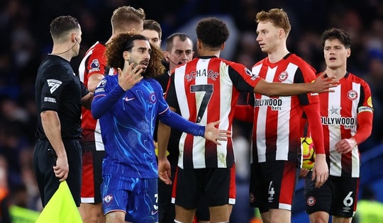 Cucurella nhập vai người hùng lẫn tội đồ, Chelsea áp sát ngôi đầu Ngoại hạng