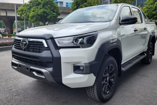 Phân khúc xe bán tải tháng 11: Toyota Hilux vượt qua Mitsubishi Triton