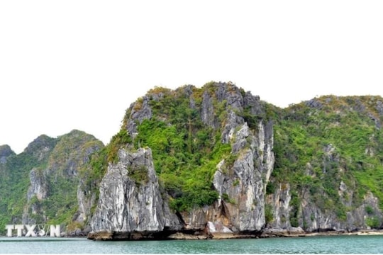 Ha Long Bay maintains eternal beauty