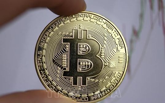 Giá Bitcoin rơi tự do