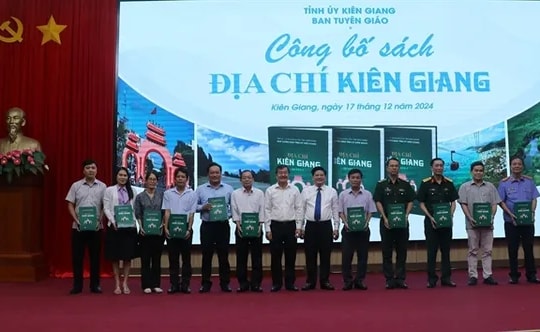 Geography book set of Kiên Giang released