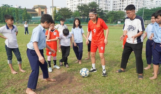 Cầu thủ Huỳnh Như đồng hành cùng dự án thể thao cho trẻ có hoàn cảnh khó khăn