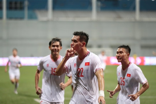 Trực tiếp tuyển Singapore 0-2 tuyển Việt Nam (H2):   Xuân Son ghi bàn