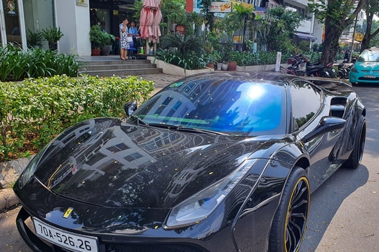 Siêu xe Ferrari 488 GTB Liberty Walk trị giá hơn 9 tỷ đồng tại TP.HCM