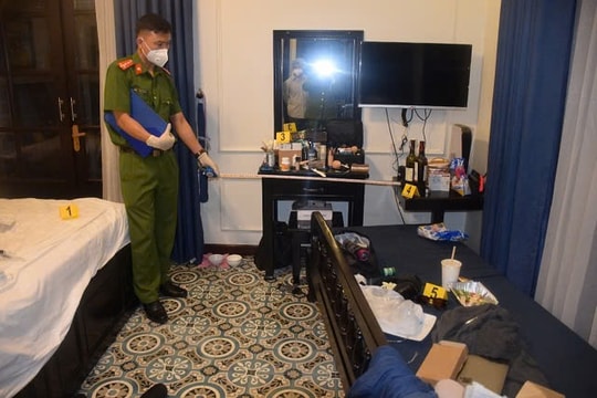 Two foreigners found dead in Hội An, empty liquor bottles in rooms