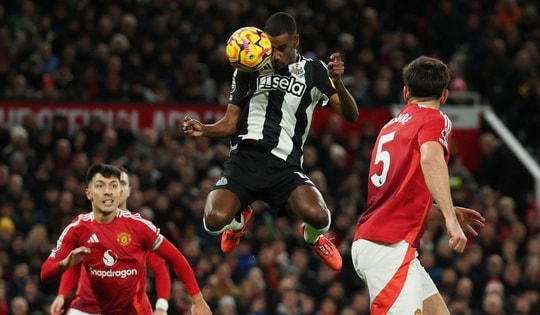 Man United thua sốc Newcastle, đối mặt thảm họa trăm năm