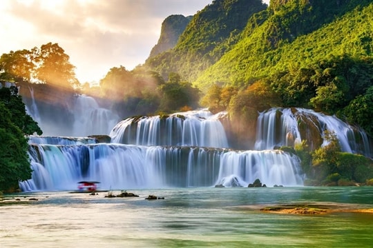 Ba Bể Lake and Bản Giốc Waterfall for the Tết holiday