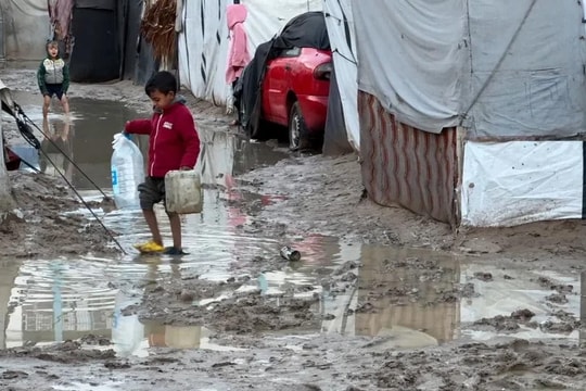 Người dân Gaza oằn mình giữa mùa đông khắc nghiệt ngay đầu năm mới