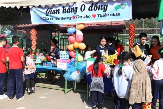 Bilingual school in Laos celebrates Tet with spring culinary fair