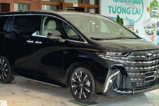 'Chuyên cơ mặt đất' Toyota Alphard tăng giá 140 triệu đồng tại Việt Nam