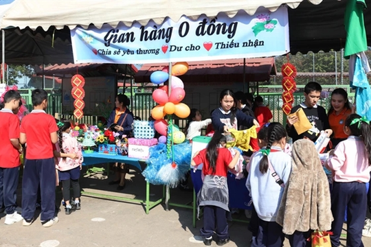 Bilingual school in Laos celebrates Tet with spring culinary fair
