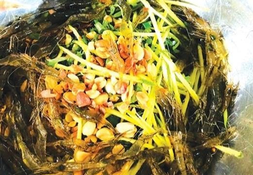 Bàu Trạng jumping tiny shrimp salad, a must-try dish of Quảng Trị Province