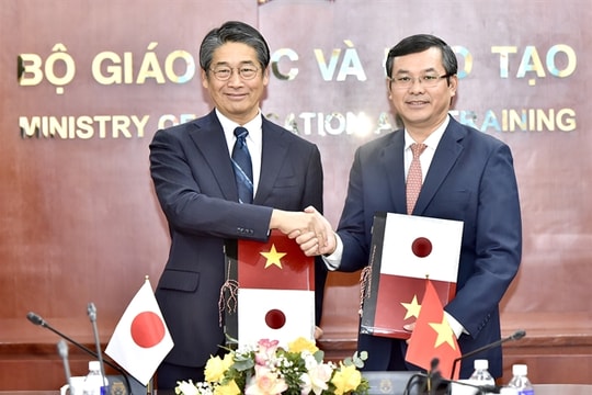 Japan, Việt Nam sign grant aid project for human resource development scholarship